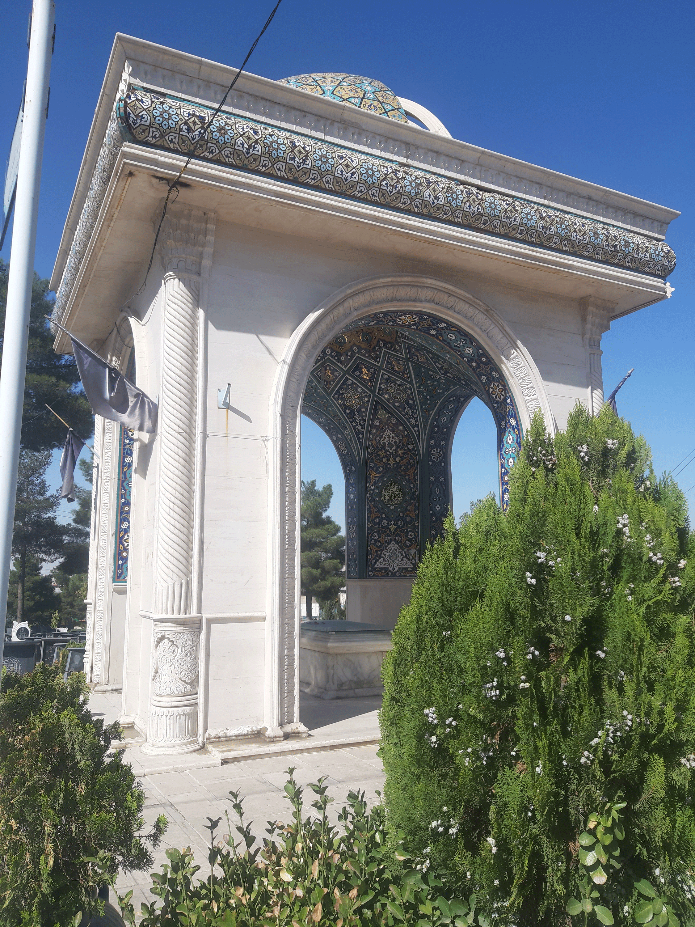 مقبره آیت ا... نجومی (ره)