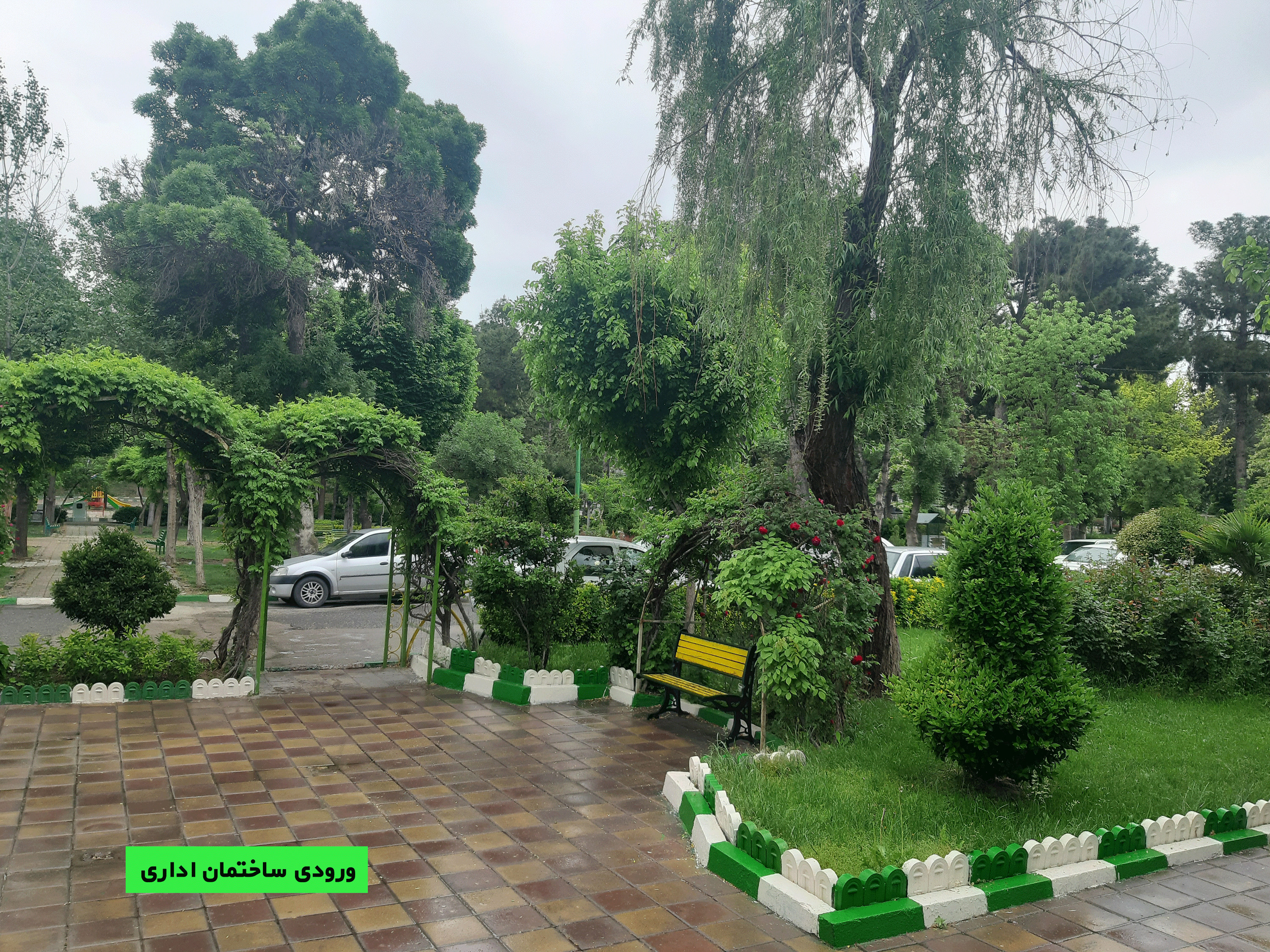 ورودی ساختمان اداری